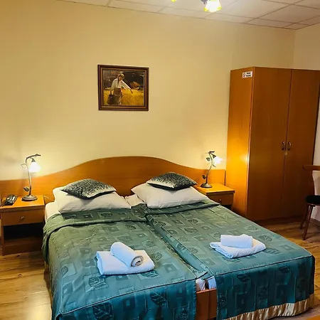 Henryk Hotel